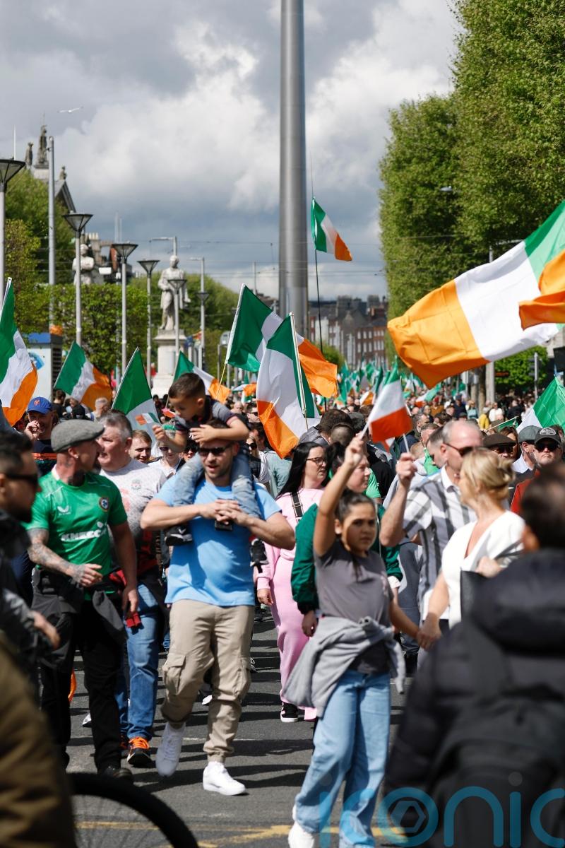 Thousands participate in Dublin anti-immigration protest and counter demo