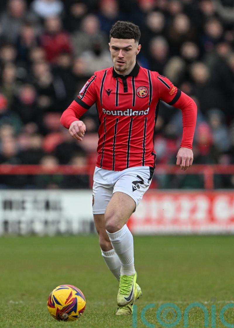 Connor Barrett scores stoppage-time winner as 10-man Walsall stun Swindon