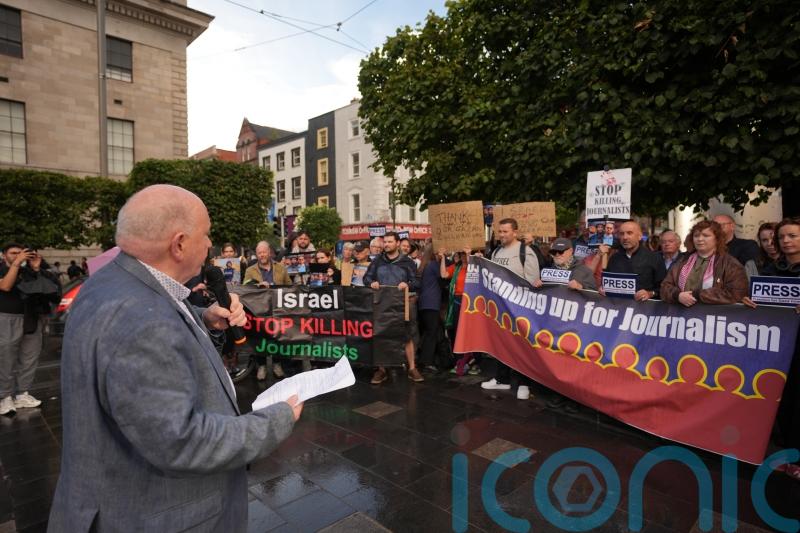 Vigil held to show solidarity with journalists working in Gaza