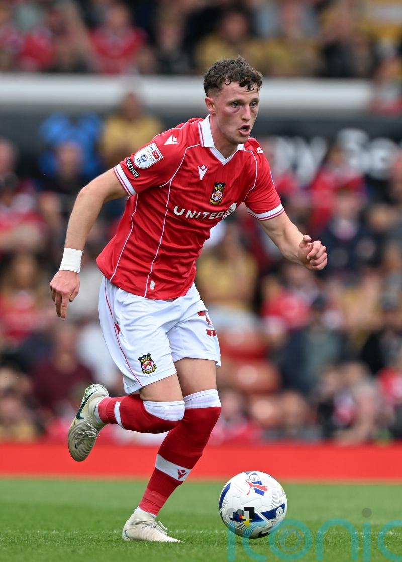 Nathan Broadhead fires Wrexham into fourth round